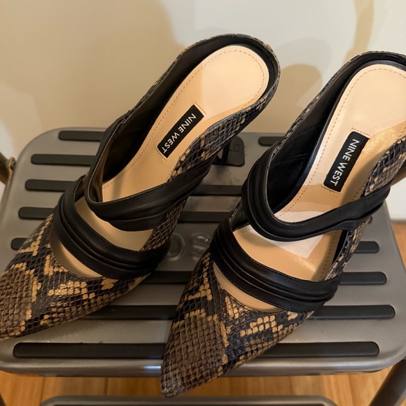 Elegant Black and Brown Snake Print Women's 4” Heels - 7.5 - Picture 2 of 5